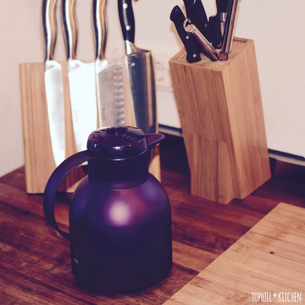Teekanne in Ultraviolett