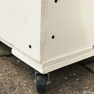 Selbst gemachte Pflanzkiste, Detailansicht Rollen